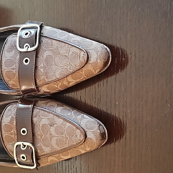 🎁Coach Vintage Logo Pumps Heels, NOT OUTLET🎁 - Picture 3 of 7